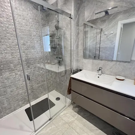 Apartment Moderne Climatise, Terrasse Sud, 4 Pers, Parking - Fr-1-781-63 *